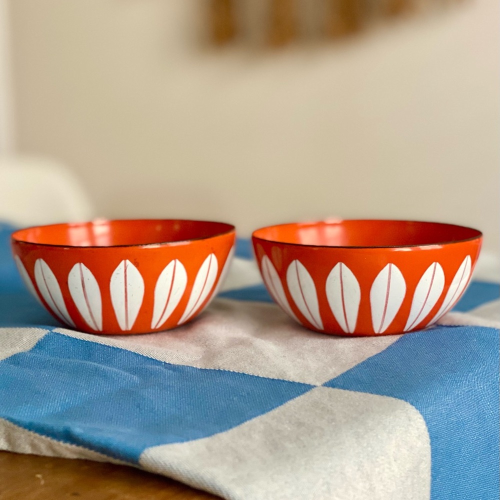 Set of 2 Vintage MCM Catherineholm Lotus Bowls, 4”